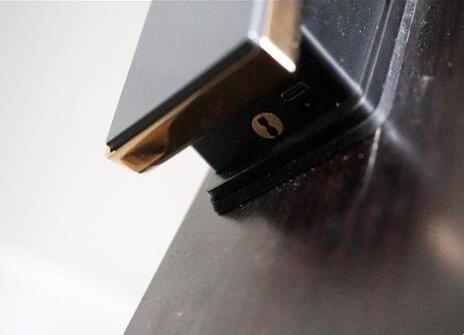 密码指纹锁没电怎么开门?电池更换方法是什么?