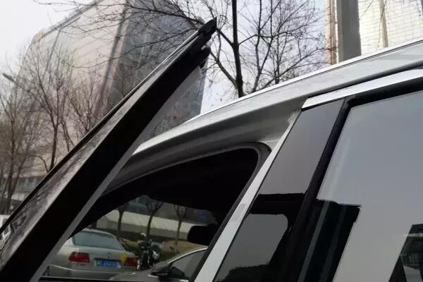 宁海开锁：车钥匙被锁在车里，该如何解决？